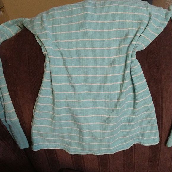 Areopostale baby blue long sleeve - Picture 3 of 3